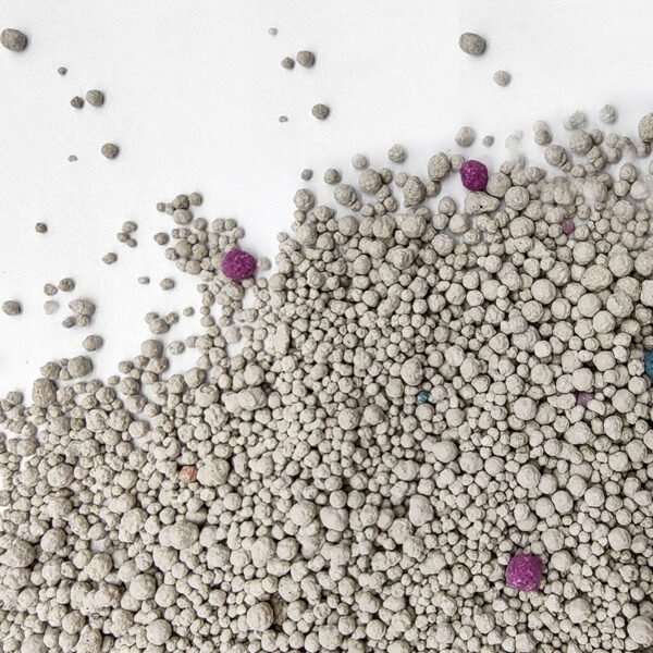 H0053c91a01574424aff165262fd63c0dm.jpg Plastic Cat Sand Clumping Cat Litter in 4kg with Lavender Fragrance Cheap Pet Products Arena Para Gatos